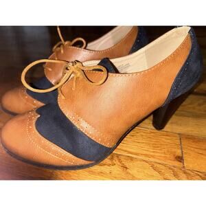 Chase & Chloe Women's Classic Lace Up Kitten Mid-Heel Round Toe Oxfords